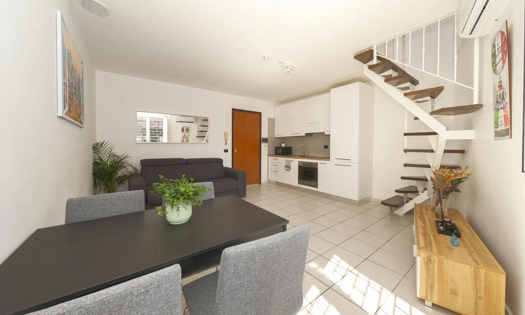 Appartamento Duplex Chic In Zona Trendy Roma 0*,  Italia