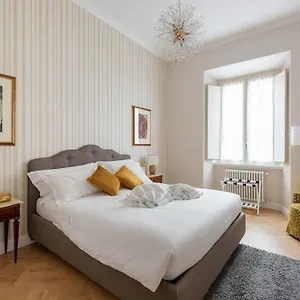 Apartment Colosseum 10steps Away, Marco Aurelio Luxury House, Rome